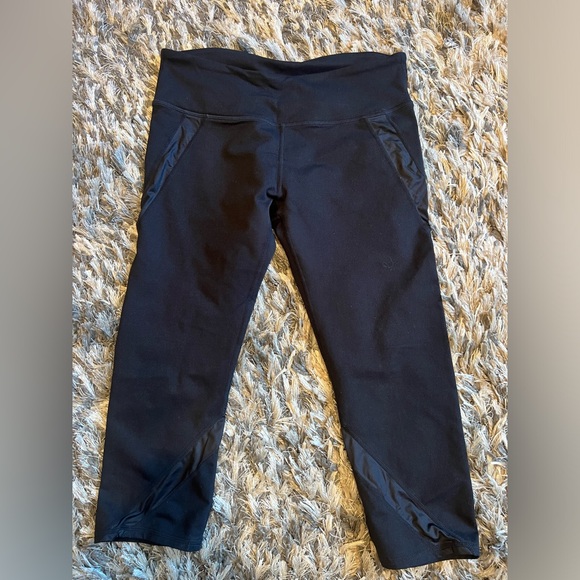 Fabletics Capri leggings size M - Picture 2 of 2